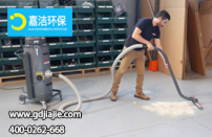 如何給工作中的工業(yè)吸塵器降溫？